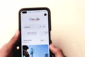 Google search interface on a Samsung Galaxy S20, focusing on digital marketing services in Kollam and Google advertising service.